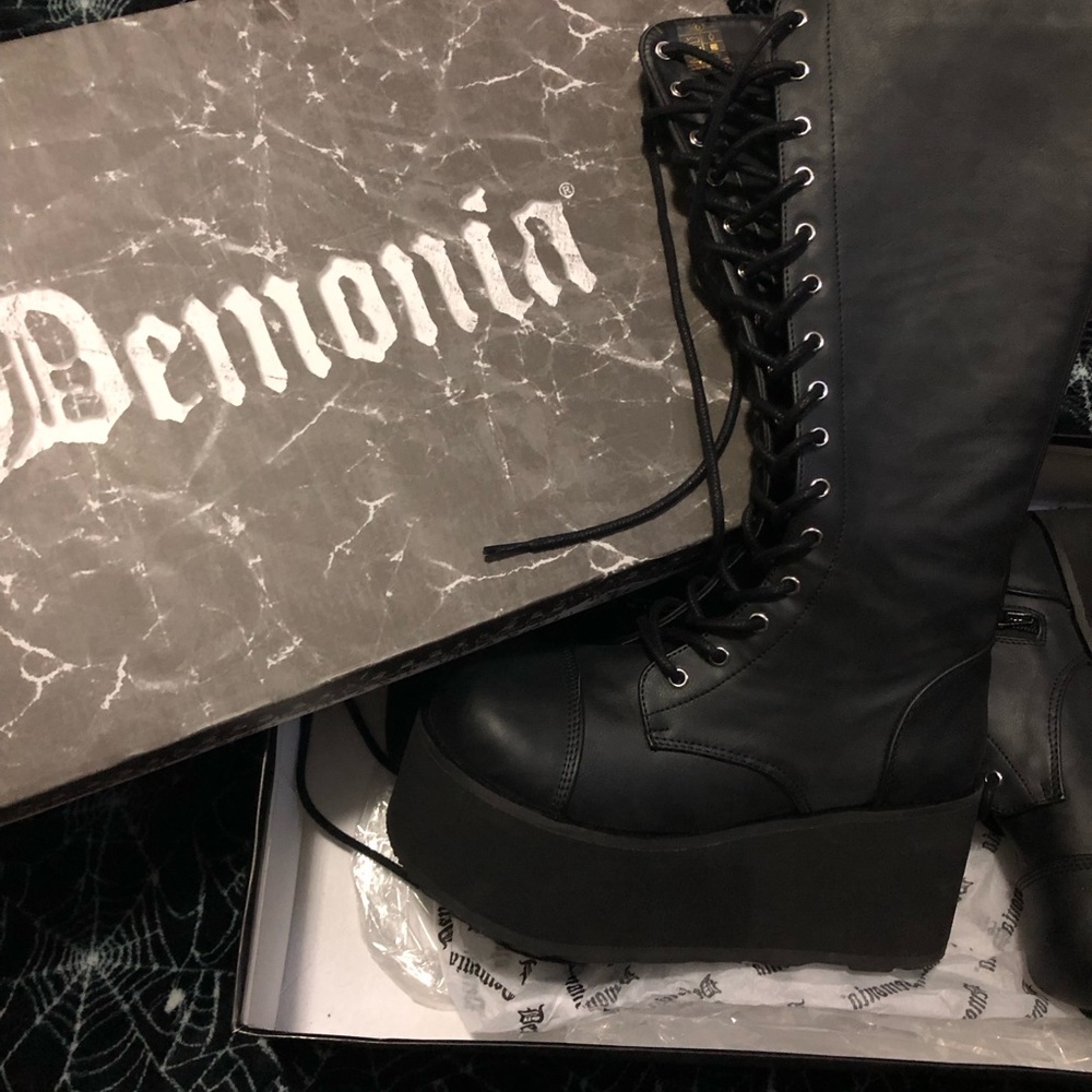 Demonia platform boots